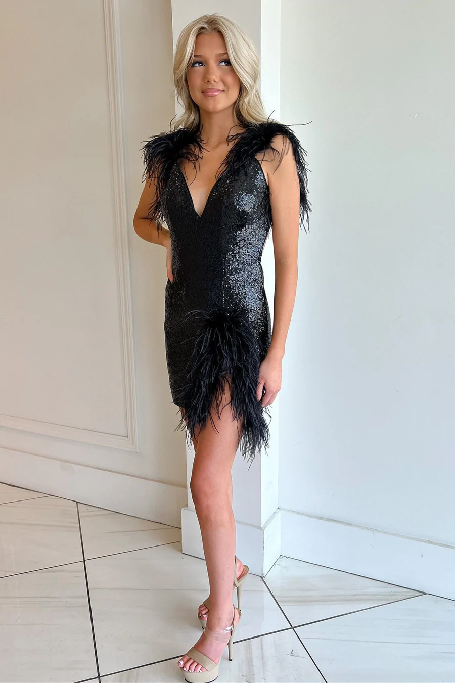 Elegant Black V-Neck Tight Mini Homecoming Dress HM155