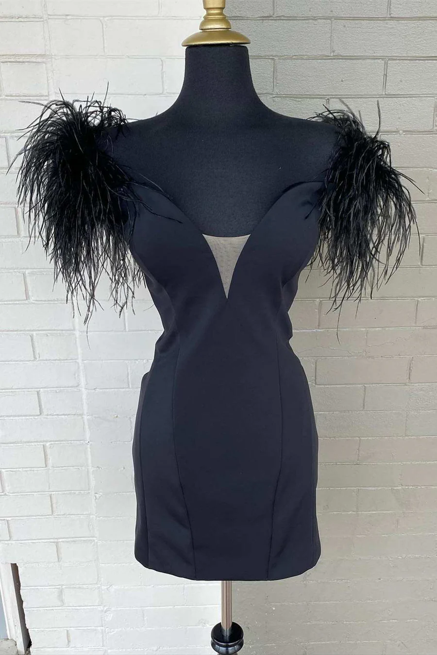 Elegant V-Neck Sheath Mini Homecoming Dress with Feathers HM157