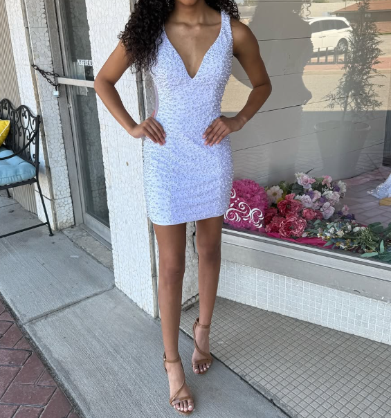 Elegant Pearls White V-Neck Sheath Mini Homecoming Dress HM022