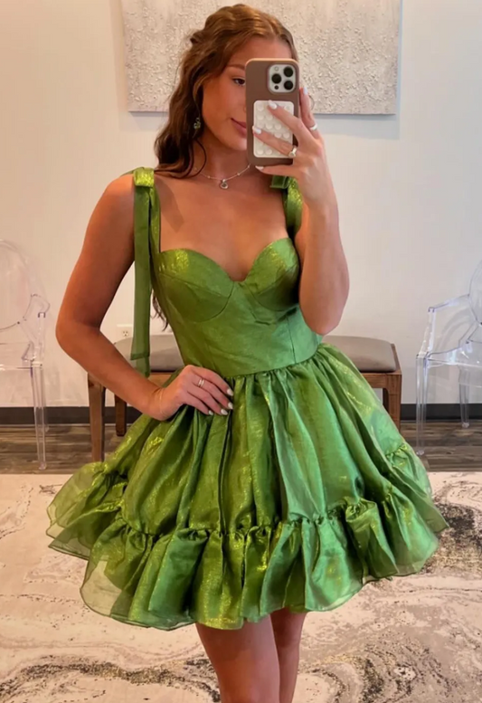 Elegant Champagne Sweetheart A-Line Homecoming Gown with Bow HM097