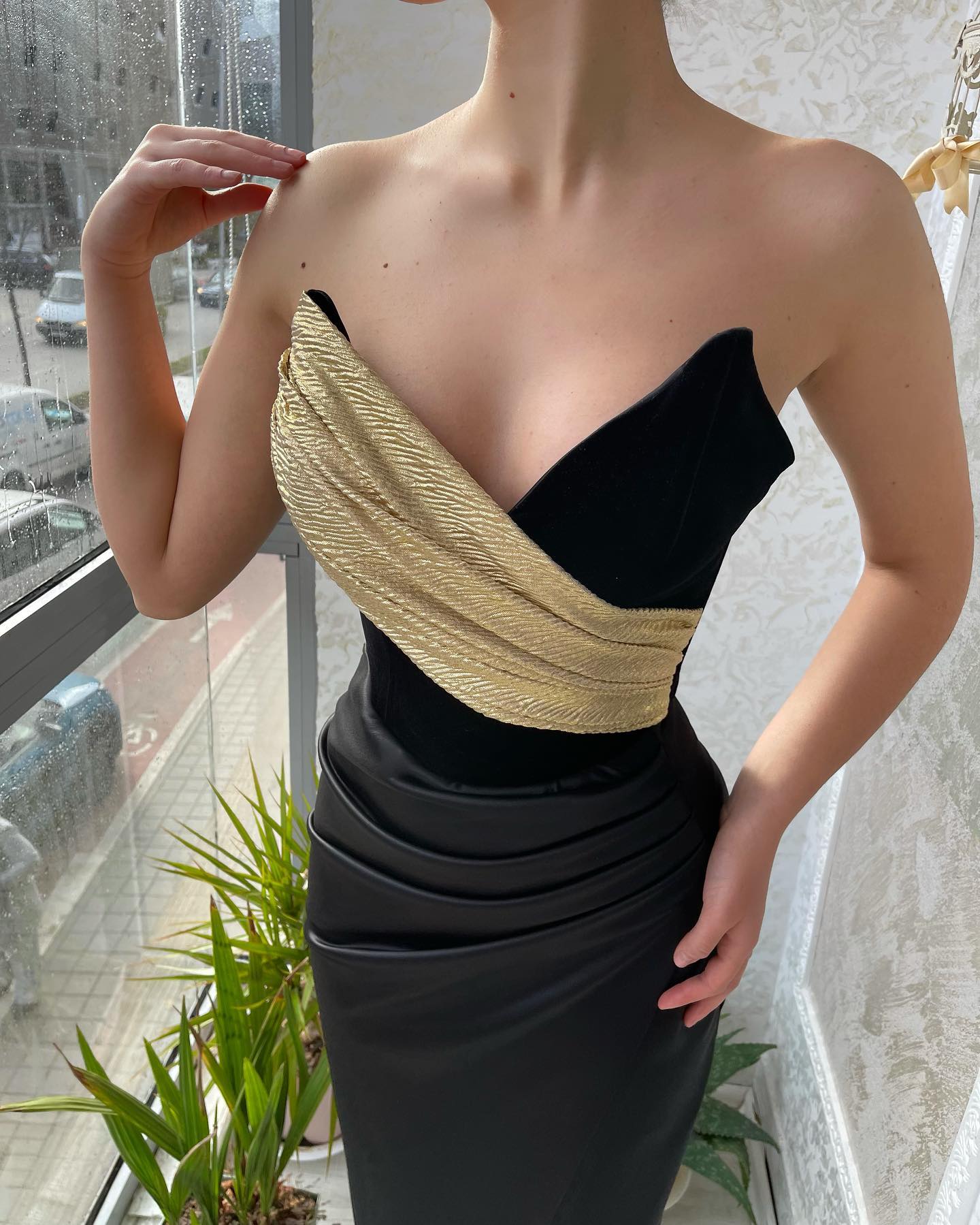 Chic Black&Gold Tube Top Sheath Pleated Satin Prom Formal Gown SP080
