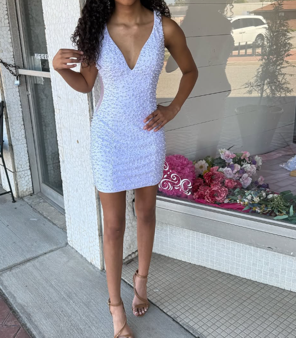 Elegant Pearls White V-Neck Sheath Mini Homecoming Dress HM022