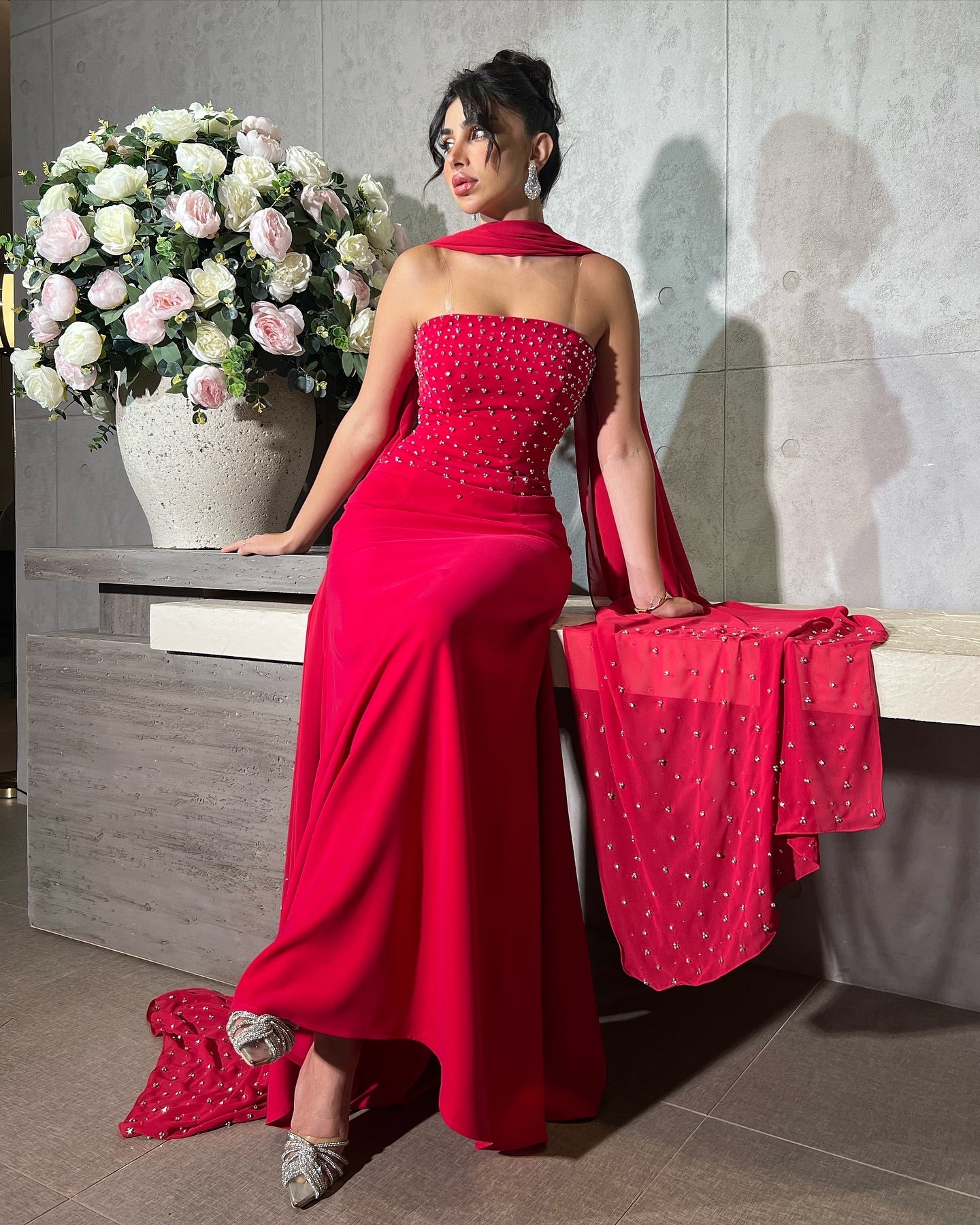 Elegant Red Strapless Beaded Chiffon Arabic Evening Dress with Scarf AE017