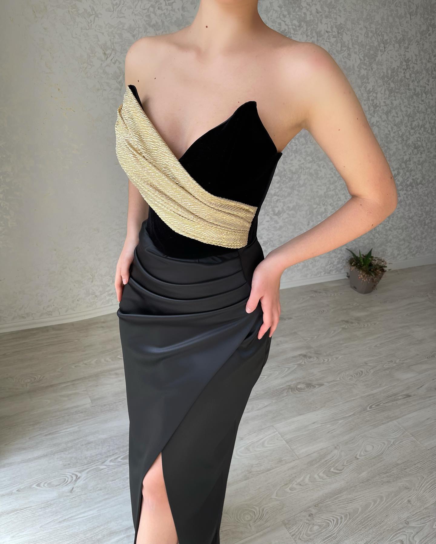 Chic Black&Gold Tube Top Sheath Pleated Satin Prom Formal Gown SP080